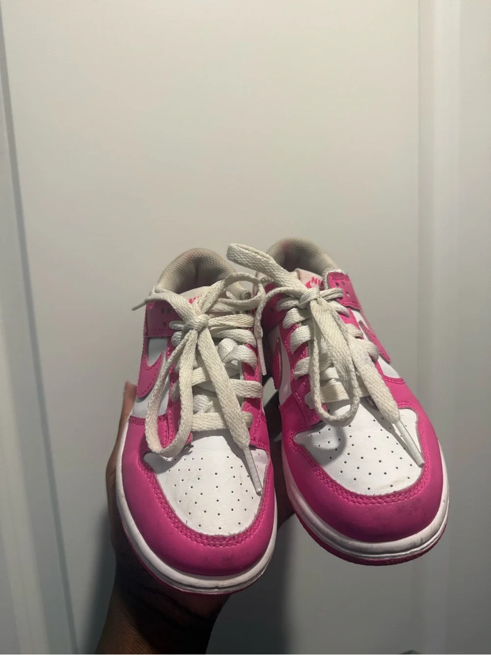 Nike Kids White and Pink Low-Top Sneakers